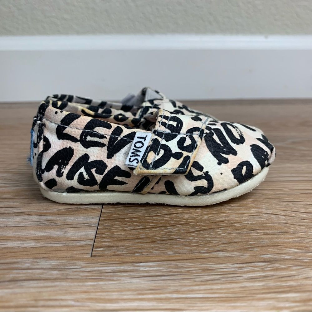 Toms Toddler Baby Girl Size 2 Slip On Shoes - Picture 2 of 9